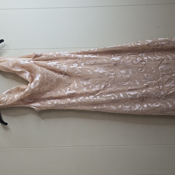 Elegant Cream Sleeveless Dress Patra 6 - Picture 4 of 12